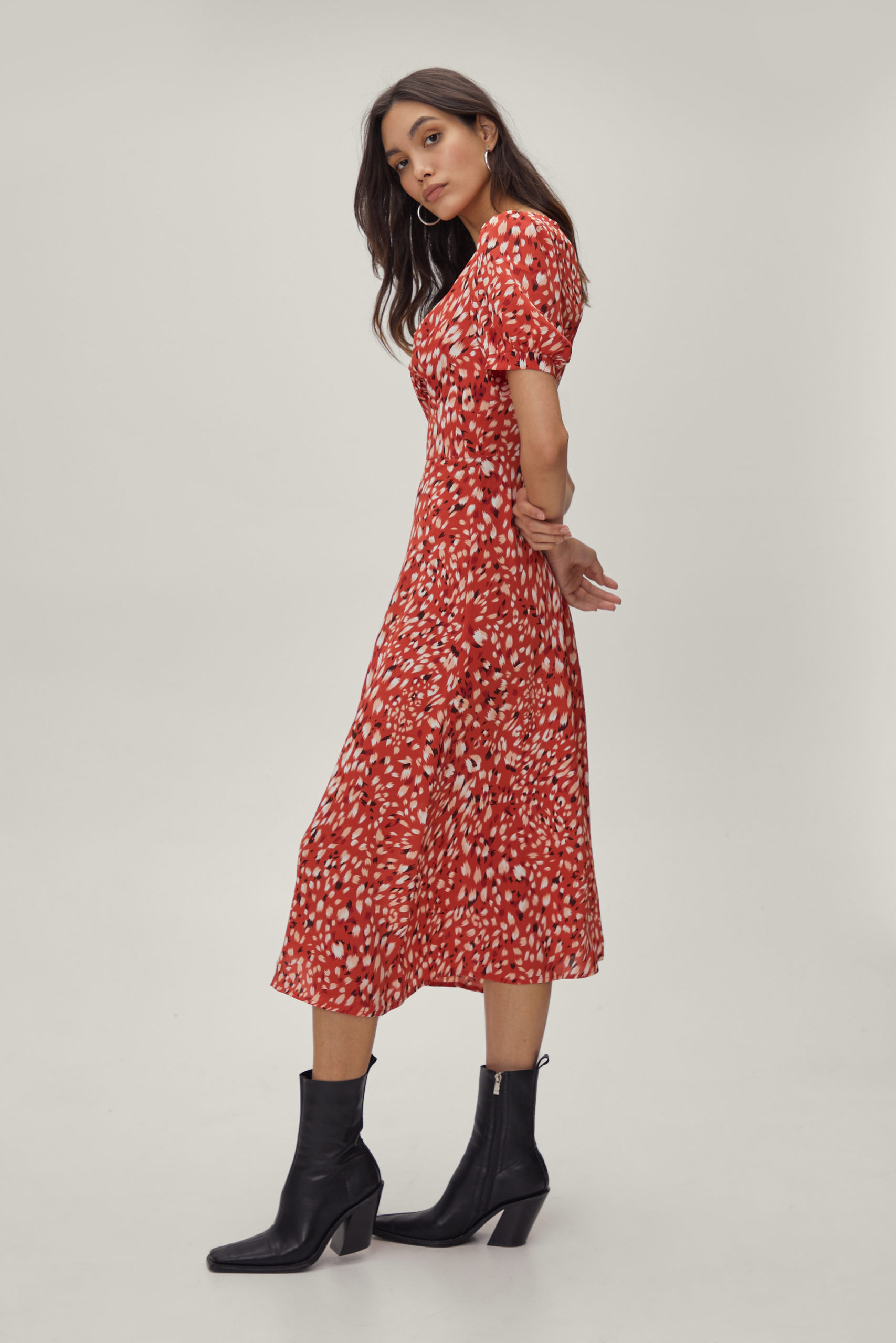 spring-wedding-guest-dresses-nasty-gal