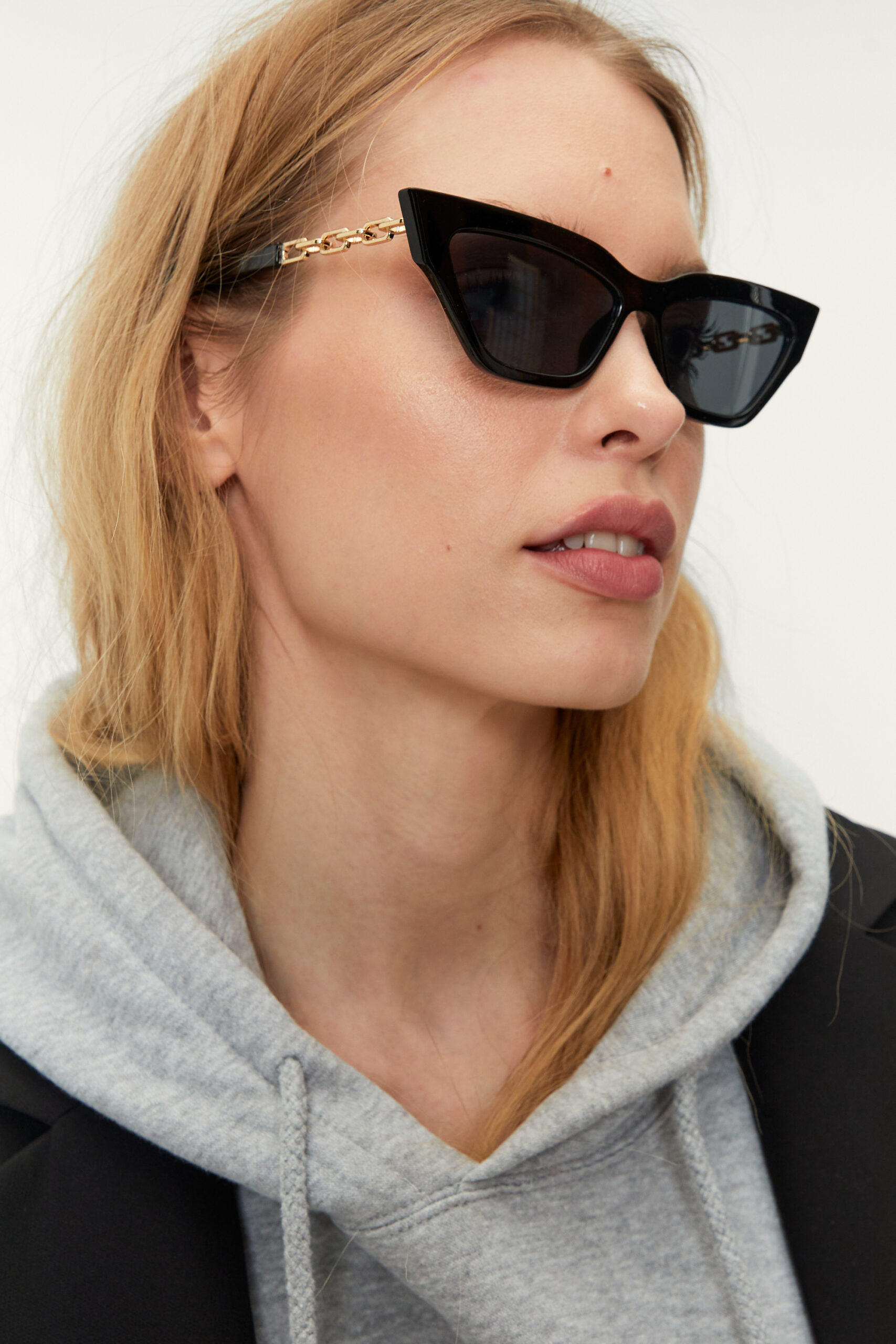 Cat Eye Chain Arm Detail