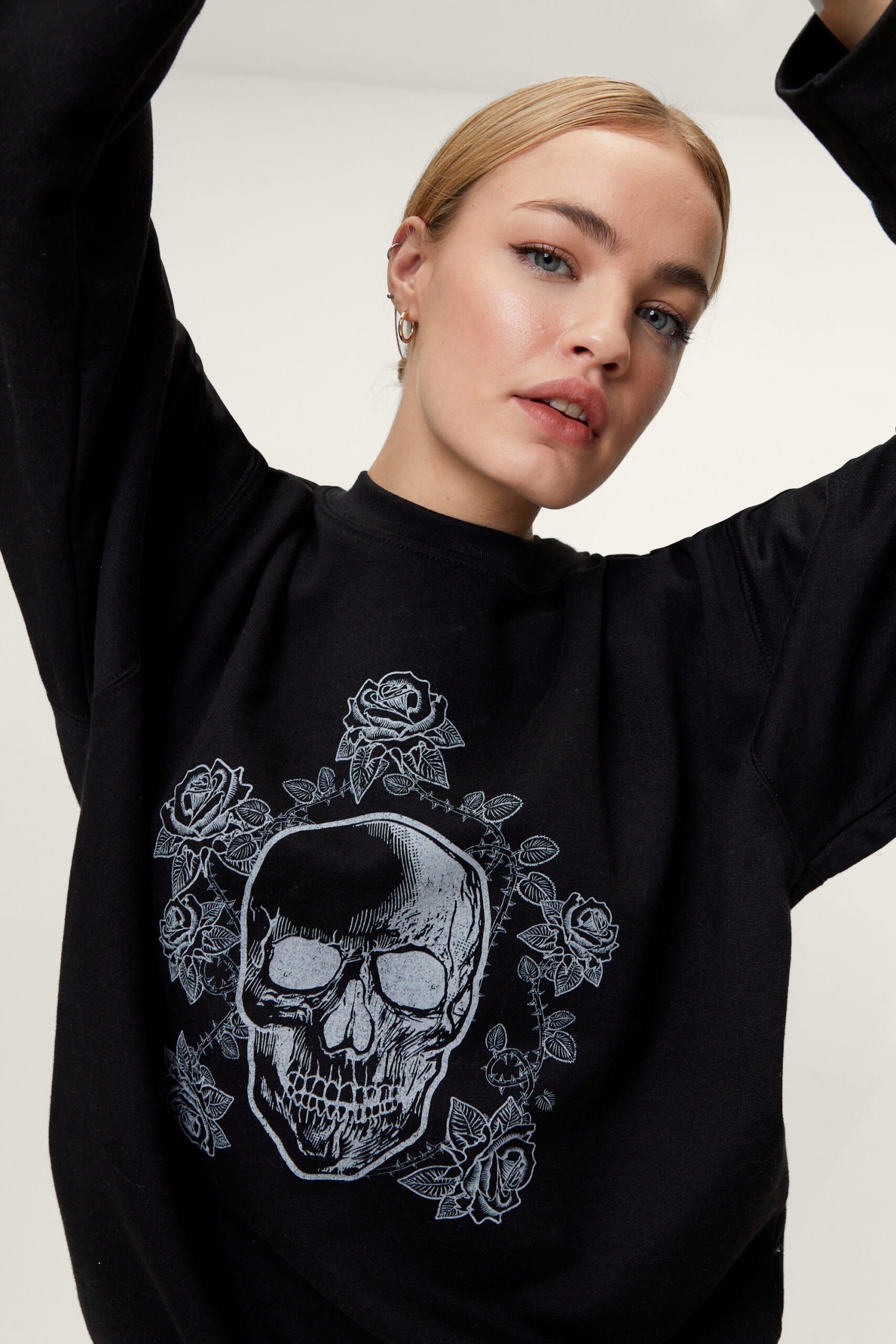 Skull Graphic Long Sleeve Sweatshirt 