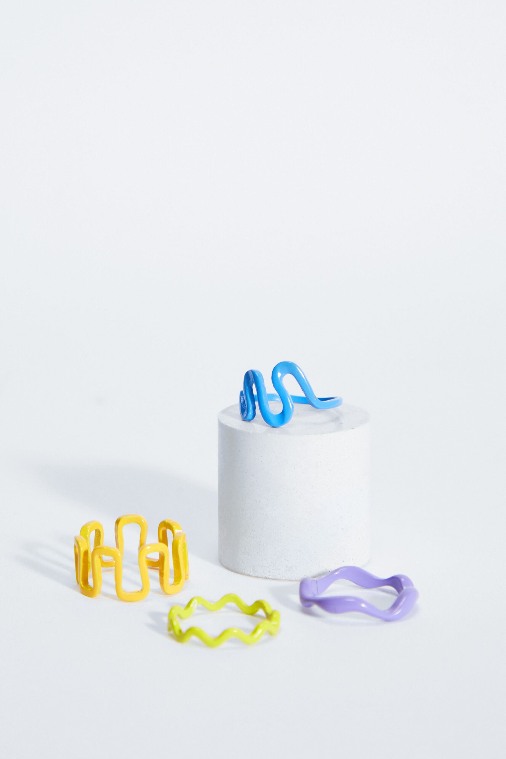 4 Pcs Multi Colored Abstract Ring Pack
