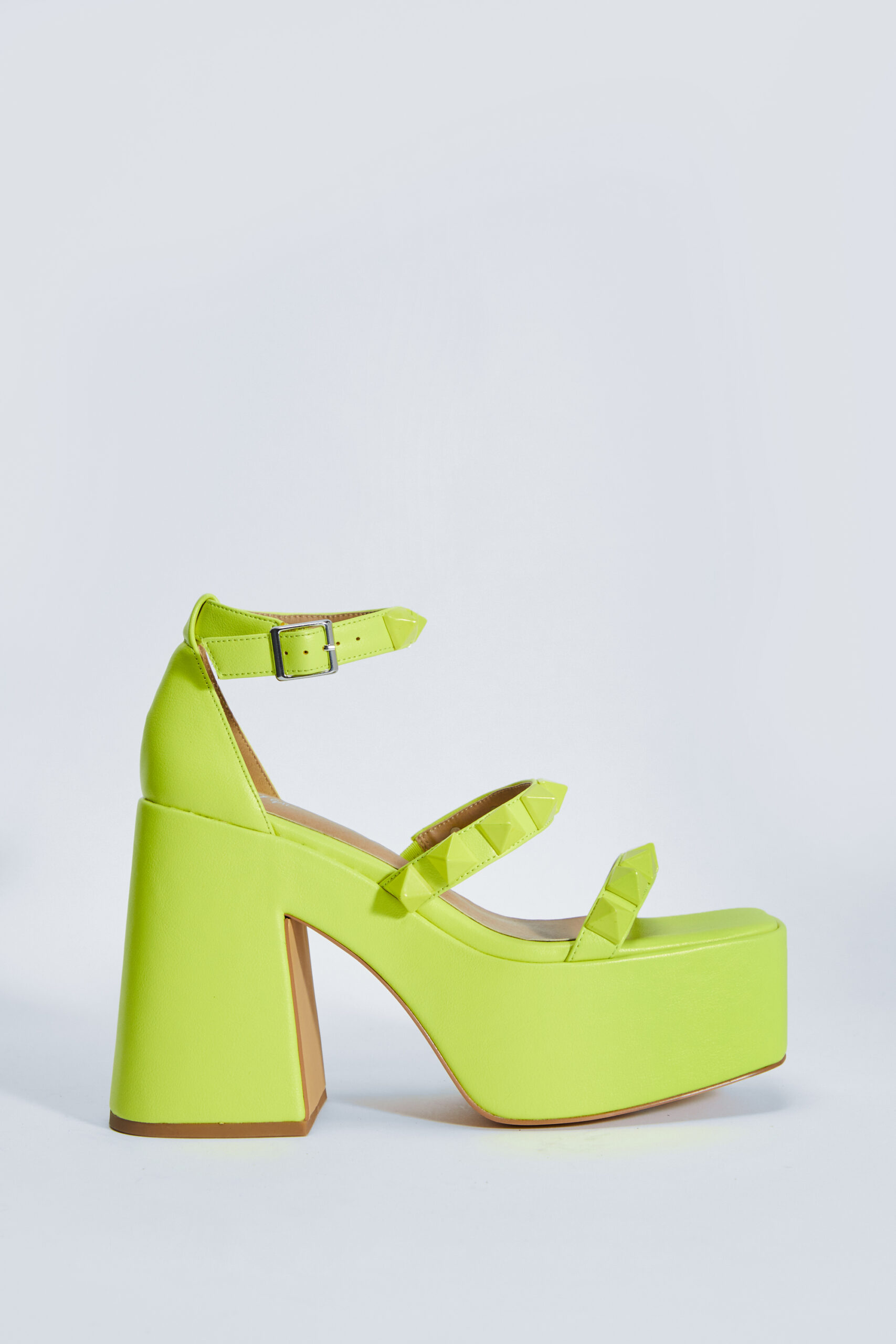 Metro Shoes launches the new NEON COLLECTION | APN News